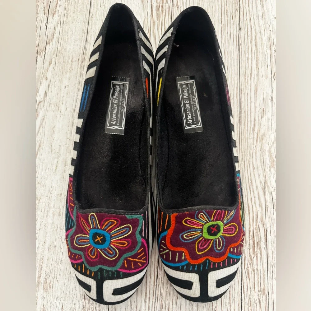 Artesanías El Paisaje Artisanal Handmade Colombian Embroidered Slip On Shoes 39